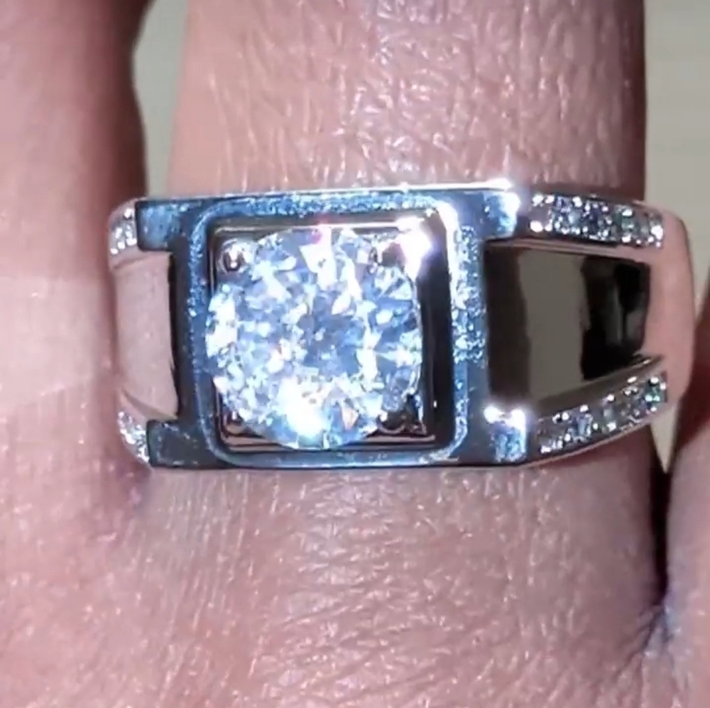 Elegant Silver Mens Ring Sz 9